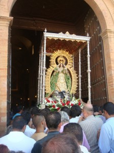 La Virgen, a su entrada en la Iglesia Parroquial de Moguer. 