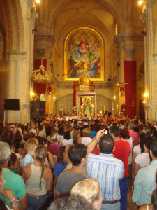 La Virgen, en el interior de la Iglesia de la Granada. 