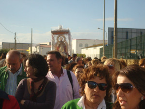 El traslado, por la Plaza de la Iglesia. 