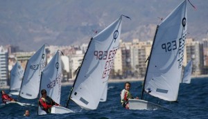 Muy abierta se presenta la jornada del viernes en el Campeonato de España de óptimist.