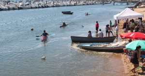 Las piraguas fueron las protagonistas en la mañana del sábado en Punta Umbría.