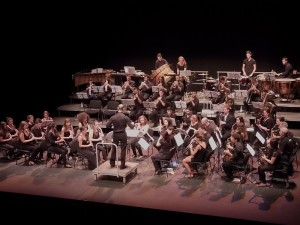 Formación de la Escuela Municipal de Música de Punta Umbría en el concierto del 50 Aniversario.