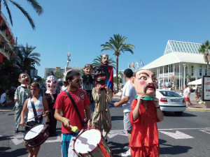 El desfile de gigantes y cabezudos partió del Ayuntamiento.