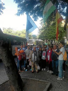 La bandera onubense ondeando en tierras brasileñas.