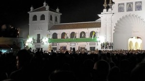 La salida de la Virgen se ha producido a la 1.12 minutos. 