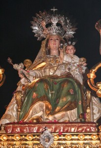 En su subida a la Ermita, la Virgen de Consolación lució varios estrenos.