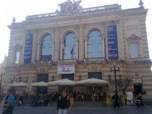 En la Plaza de la Comedie, recién llegado a Montpellier.