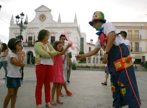 El Payaso 'Chilolo' durante su actuación en la Feria.