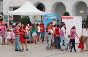 Los voluntarios han mostrado a los cartayeros técnicas de primeros auxilios.