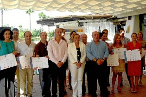 Foto de familia de la entrega de diplomas.