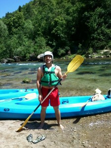 En verano, haciendo piragüismo por el río Herault.