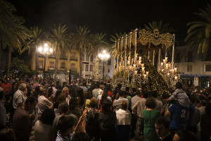 La expectación que se generó en la Plaza de la Laguna. / Foto: Javier Losa.