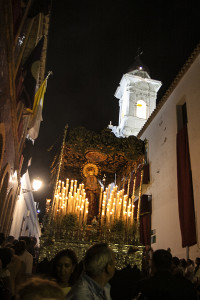 La Virgen alejandose del Templo de la Mercedes. / Foto: Javier Losa.