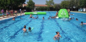 Los niños se lo pasaron en grande en la fiesta de clausura de la Campaña de Natación.