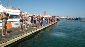 El pasado sábado día 31 de Agosto, tuvo lugar la XXVI Travesía de Natación del Río Guadiana, con una participación que rondó los 200 participantes que procedían de Andalucía Occidental, Extremadura y todo Portugal.