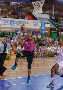 Cindy Lima completó un buen encuentro ante el campeón de Liga. / Foto: www.cbconquero.es.