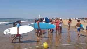 La prueba atrajo a un importante número de pequeños surfistas