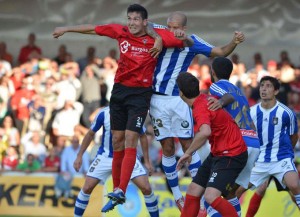 Morcillo, como todos, estuvo muy firme en los balones por alto. / Foto: LFP.