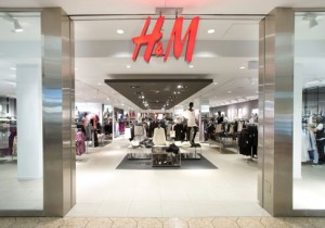 H&M busca vendedores a tiempo parcial.