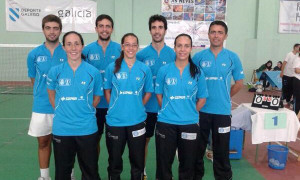 Formación del equipo onubense que ha ganado en Galicia.