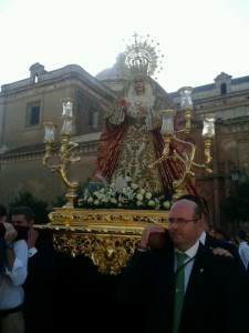 La Esperanza se asomaba a sus calles a las 8:00 horas.