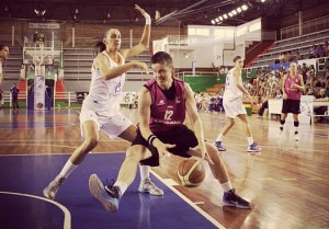 Ivona Bogoje, 12 puntos en su haber en el partido en Badajoz. 