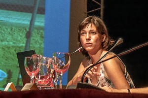 La arqueologa Elisabet Garcia Teyssandier, en la conferencia. / Foto: Javier Losa. 