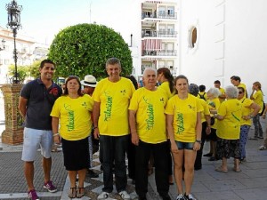 Los ediles isleños junto al presidente de ASOIFAL y algunos de los participantes en la marcha.