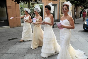 Las novias recorrieron el centro de Huelva.