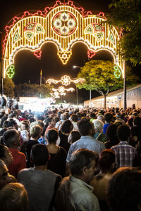 Momento encendido del alumbrado de las Fiestas y apertura de las casetas