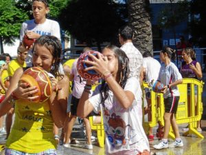 Los niños han sido los principales protagonistas en la presentación de la Fiesta de Los Jarritos en la capital.