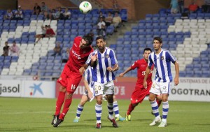 Menosse debutará en la Liga con el Recre en el exigente test en Miranda de Ebro. / Foto: Josele Ruiz.