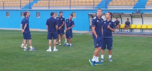 Los jugadores del Recre, sobre el césped del Santo Domingo.