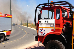 El cuerpo de Bomberos consiguió extinguir el fuego en una rápida actuación. / Foto: Javier Losa