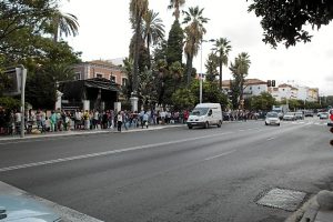 Las colas podían apreciarse por toda la Alameda Sundheim.