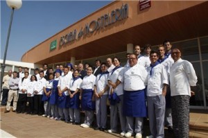 Alumnos de la Escuela de Hostelería de La Antilla. /Foto: Canal Costa Tv.