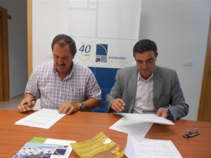 Firma del convenio entre Aspromín y la Junta de Andalucía.