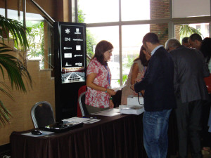 Recogida de acreditaciones en la recepción del Hotel.