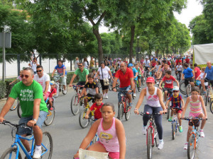 Muchos moguereños se han sumado al Día de la Bicicleta en la localidad.