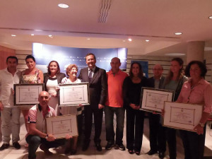 Los galardonados con los Premios a la Promoción Turística junto con los ganadores del certamen 'Mi rincón de Punta Umbría'.