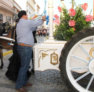 Uno de los momentos de la ofrenda floral.