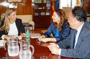 Reunión entre Guillermina Yanguas y Carmen Crespo.