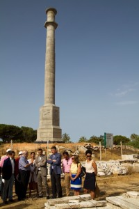 Visita de dirigentes a la reanudacion de las obras de la columna del IV centenario.