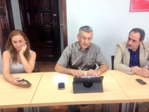 García interactúa con los vecinos a través de las redes sociales. 