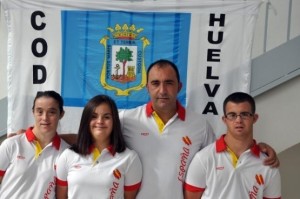 Nadadores Del Club Onubense De Deportes Adaptados (CODA) .