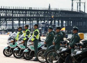 Tropa de la Guardia Civil formando.