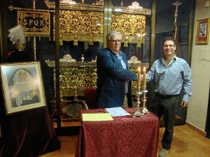 La Capilla Musical 'Gólgota' y la Banda Municipal de Música de Mairena del Alcor acompañarán al paso de palio y misterio.