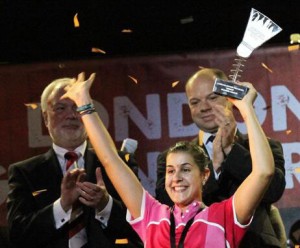 Carolina Marín, feliz tras ganar en Londres. / Foto: Badminton Europe.