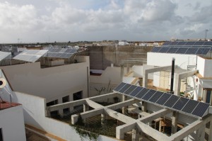 Vivienda abastecida por energía solar.  