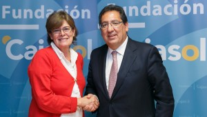 Rosa Espada y Antonio Pulido, tras la firma del convenio.